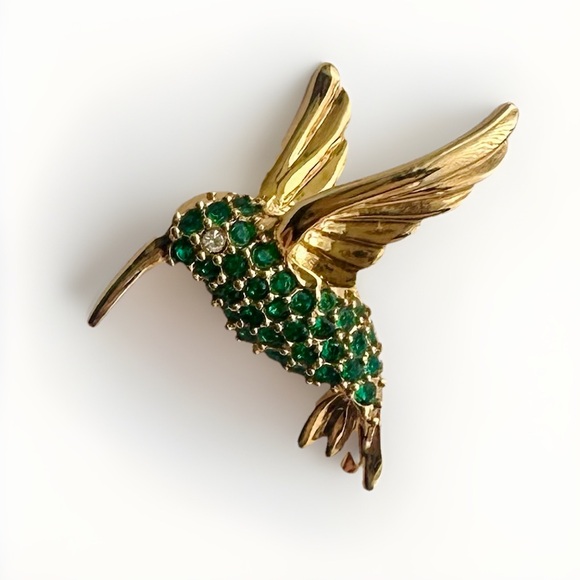 Avon Jewelry - Hummingbird Smithsonian Institution Birthstone Gold & Emerald Lapel Pin